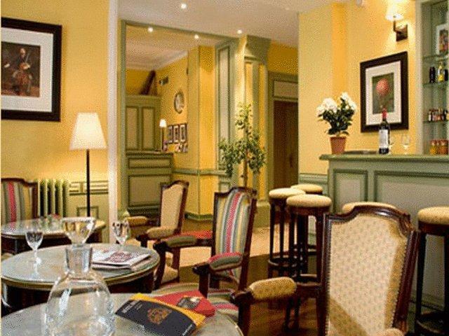 Idol Hotel Paris Restaurant photo
